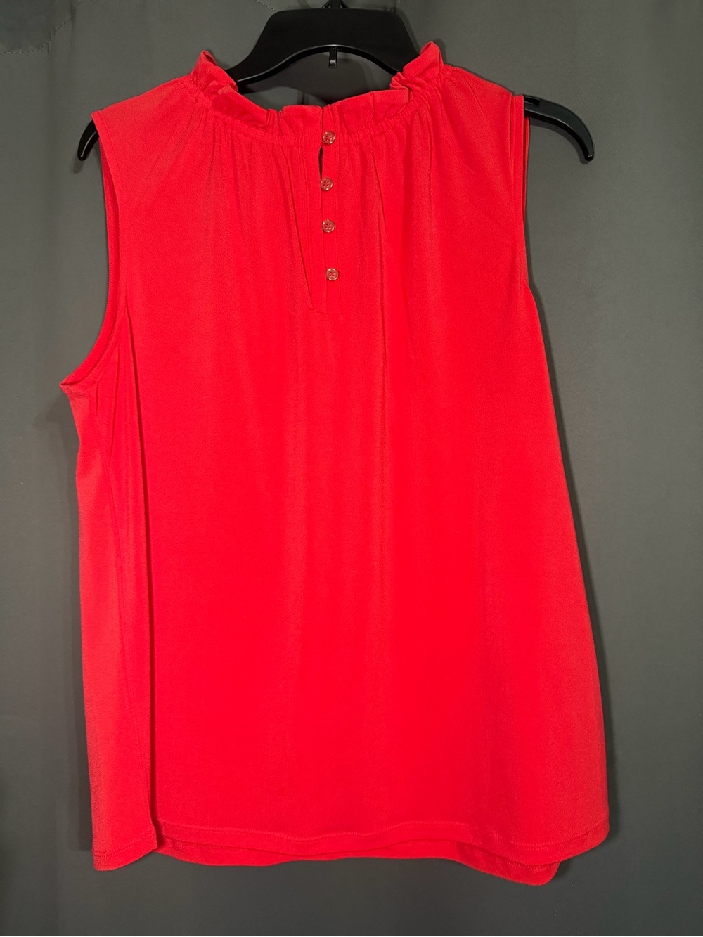Sleeveless Ruffled Neck Shell Top in Red